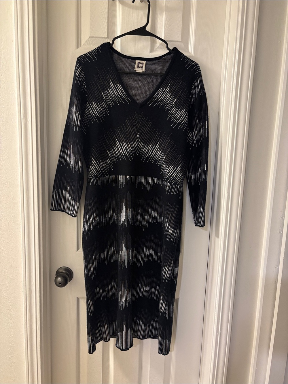 Black & Grey Patterned V-Neck Knit Dress Sz L